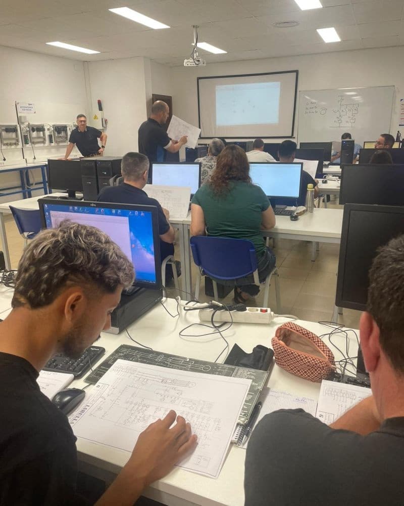 acc4 Caso de Éxito: Acuerdo con compromiso de contratación: Ascensores