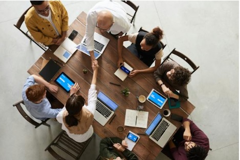 HABILIDADES SOCIALES: COMUNICACIÓN, INTELIGENCIA EMOCIONAL Y TRABAJO EN EQUIPOS